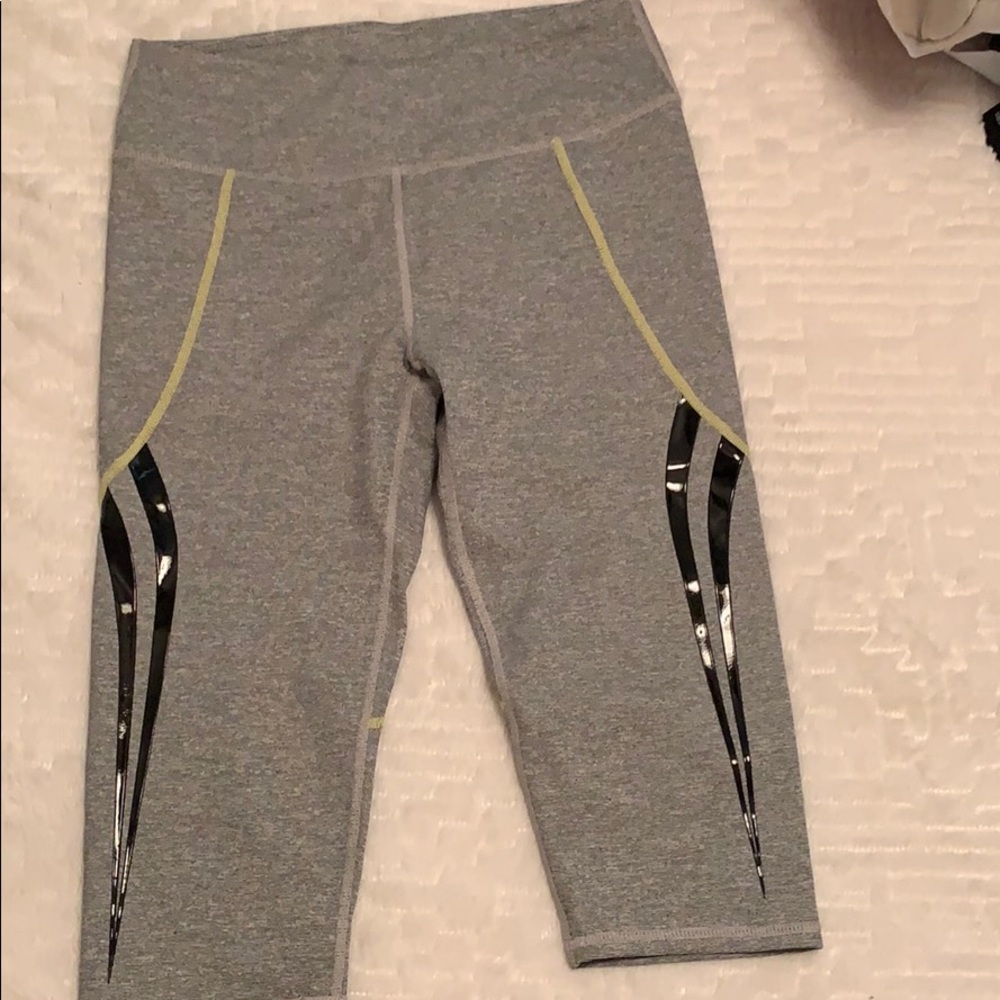 Great Fabletics Capri leggings